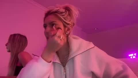 Snapshot of summerclarke2 chatting on 09.26.25 summerclarke2 online show from 09.26.25