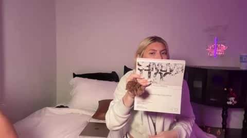 Snapshot of summerclarke2 chatting on 09.29.25 summerclarke2 online show from 09.29.25