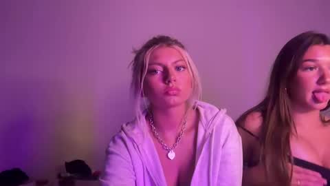 Snapshot of summerclarke2 chatting on 10.02.25 summerclarke2 online show from 10.02.25