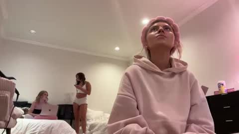 Snapshot of summerclarke2 chatting on 10.09.25 summerclarke2 online show from 10.09.25