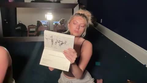 Snapshot of summerclarke2 chatting on 10.10.25 summerclarke2 online show from 10.10.25