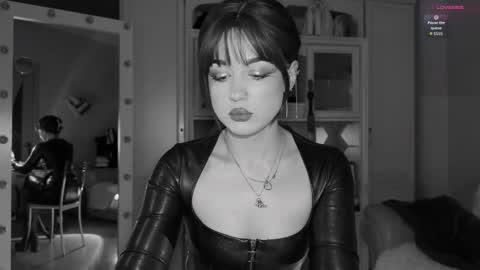 Miss Nelly online show from 11.22.25