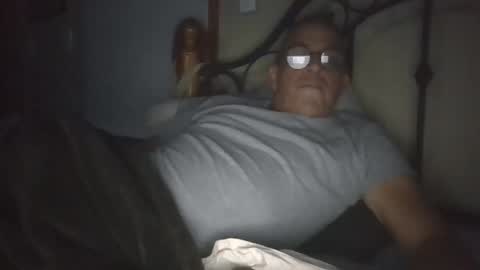 Snapshot of sundawg420m chatting on 11.04.25 sundawg420m online show from 11.04.25