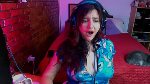 Snapshot of sunlight_7 chatting on 12.14.24 sunny online show from 12.14.24