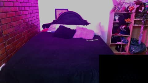 Snapshot of sunlight_7 chatting on 12.25.24 sunny online show from 12.25.24