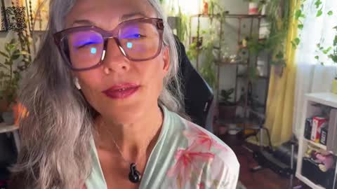 Hi Im Sunnie - Next show Friday August 1 online show from 09.09.25