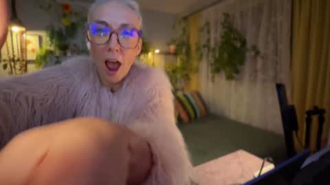 Hi Im Sunnie - Next show Friday August 1 online show from 11.21.25