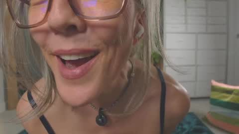 Hi Im Sunnie - Next show Friday August 1 online show from 04.14.26