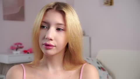 Snapshot of sunnmoonn chatting on 03.29.26 Lily online show from 03.29.26