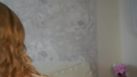 Snapshot of sunnmoonn chatting on 04.12.26 Lily online show from 04.12.26