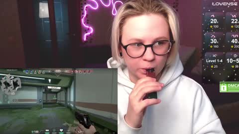 Snapshot of sunny_mood chatting on 01.15.25 sunny mood online show from 01.15.25