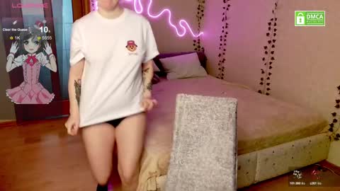 Snapshot of sunny_mood chatting on 02.10.25 sunny mood online show from 02.10.25