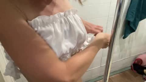 Snapshot of sunnyamysunny chatting on 09.09.25 Amy online show from 09.09.25