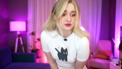 Snapshot of sunnyfia chatting on 02.08.25 Fia  -  TG -  Mia -  Alice -  online show from 02.08.25