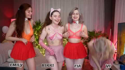 Snapshot of sunnyfia chatting on 09.22.25 Fia  -  TG -  Mia -  Alice -  online show from 09.22.25