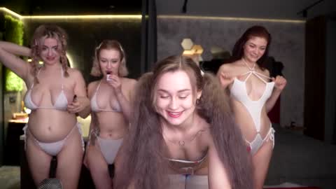 Fia  -  TG -  Mia -  Alice -  online show from 11.04.25