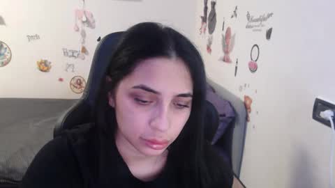 Snapshot of sunrocss chatting on 11.27.25 sunrocss online show from 11.27.25