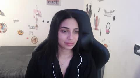 Snapshot of sunrocss chatting on 11.28.25 sunrocss online show from 11.28.25