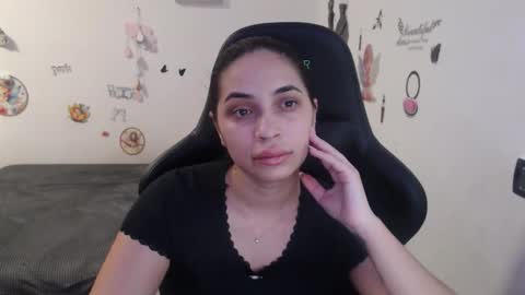 Snapshot of sunrocss chatting on 12.01.25 sunrocss online show from 12.01.25