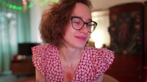Snapshot of sunshinehella chatting on 04.08.26 Hella online show from 04.08.26
