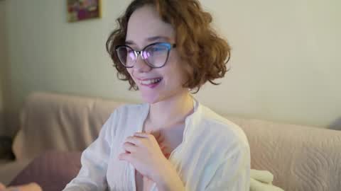 Snapshot of sunshinehella chatting on 04.09.26 Hella online show from 04.09.26