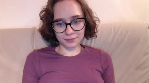 Snapshot of sunshinehella chatting on 04.15.26 Hella online show from 04.15.26
