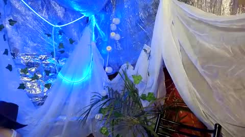 Snapshot of super_jony chatting on 10.16.25 super jony and Marta GMT 1300-1800 every day online show from 10.16.25