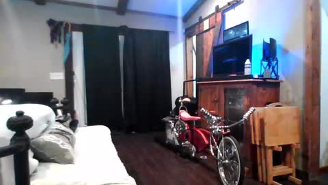 Snapshot of superd512 chatting on 12.10.24 Guero Cash online show from 12.10.24