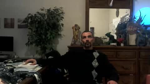 Snapshot of superd512 chatting on 10.29.25 Guero Cash online show from 10.29.25