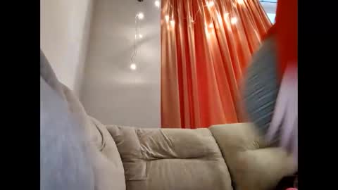 Annie online show from 01.05.25