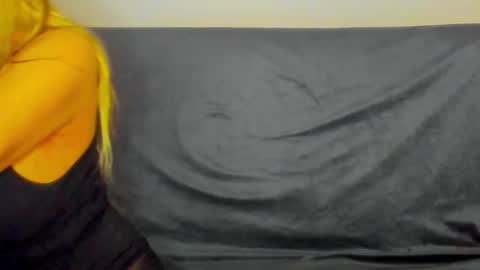 surikiss online show from 10.19.25