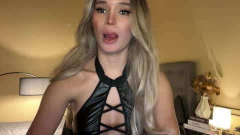 Mia online show from 11.04.25