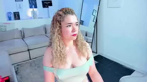 Snapshot of susan_blond chatting on 02.09.26 susan_blond online show from 02.09.26
