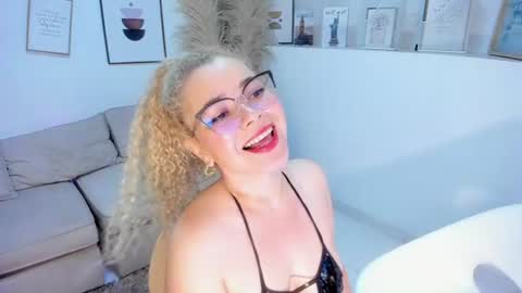 Snapshot of susan_blond chatting on 07.16.26 susan_blond online show from 07.16.26