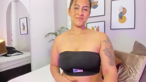 Snapshot of susana_garciia1 chatting on 10.23.25 Susana online show from 10.23.25