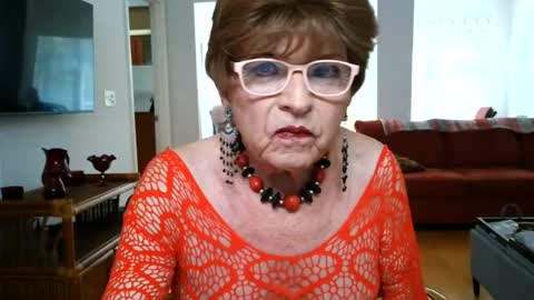Snapshot of susanandlisa chatting on 07.31.26 sexualsusan online show from 07.31.26