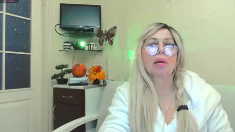 SusieNoreen online show from 10.29.25