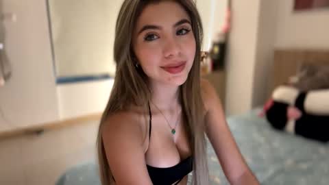 Snapshot of sussanf_ chatting on 12.17.24 Susy online show from 12.17.24