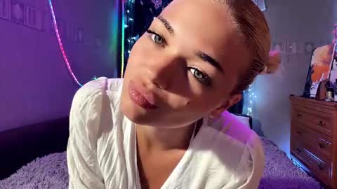 Snapshot of suzannabarmes chatting on 08.04.26 Stacy online show from 08.04.26