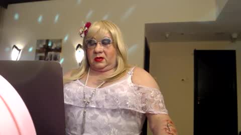 My name is Sissy or more fully Suzanna Aprilia Maria Mariquita Catarina Chinita Banci. Soy una puta - que chimba ladybug online show from 12.13.24