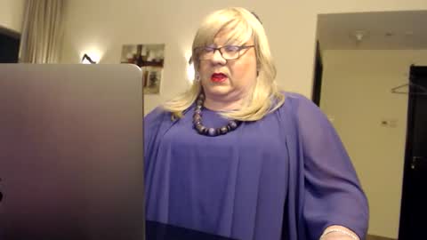 My name is Sissy or more fully Suzanna Aprilia Maria Mariquita Catarina Chinita Banci. Soy una puta - que chimba ladybug online show from 09.19.25