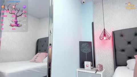 S U Z E T  online show from 10.15.25