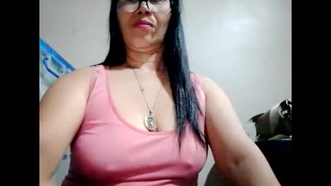 Snapshot of suzzie_hot chatting on 12.28.24 suzzie_hot online show from 12.28.24