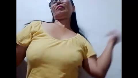 Snapshot of suzzie_hot chatting on 01.04.25 suzzie_hot online show from 01.04.25