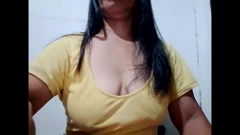 Snapshot of suzzie_hot chatting on 01.04.25 suzzie_hot online show from 01.04.25