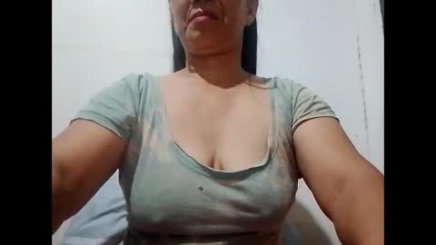 Snapshot of suzzie_hot chatting on 01.14.25 suzzie_hot online show from 01.14.25
