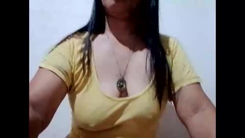 Snapshot of suzzie_hot chatting on 02.03.25 suzzie_hot online show from 02.03.25