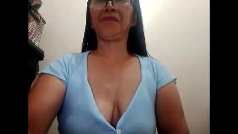 Snapshot of suzzie_hot chatting on 02.10.25 suzzie_hot online show from 02.10.25