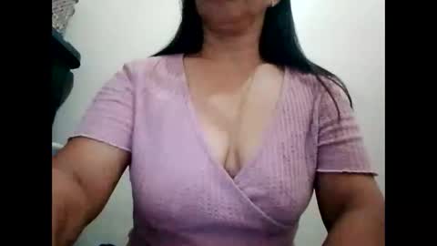 Snapshot of suzzie_hot chatting on 02.12.25 suzzie_hot online show from 02.12.25