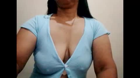 Snapshot of suzzie_hot chatting on 02.20.25 suzzie_hot online show from 02.20.25